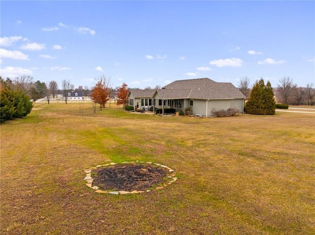 3565 W 193 Street, Stilwell, KS 66085