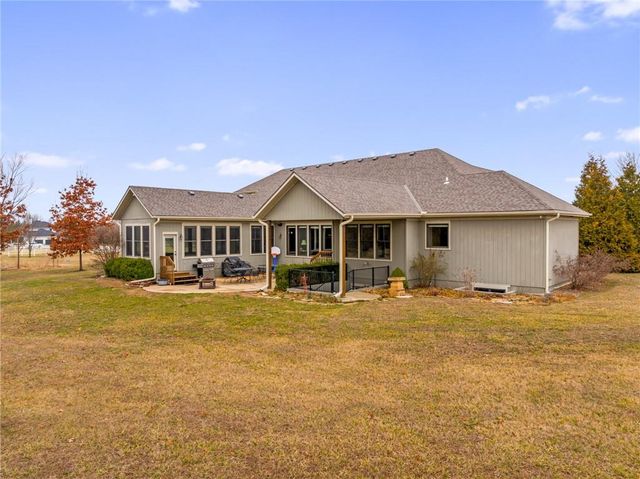 3565 W 193 Street, Stilwell, KS 66085