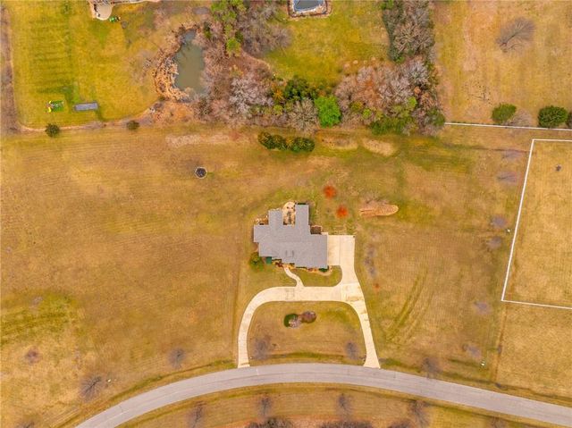 3565 W 193 Street, Stilwell, KS 66085