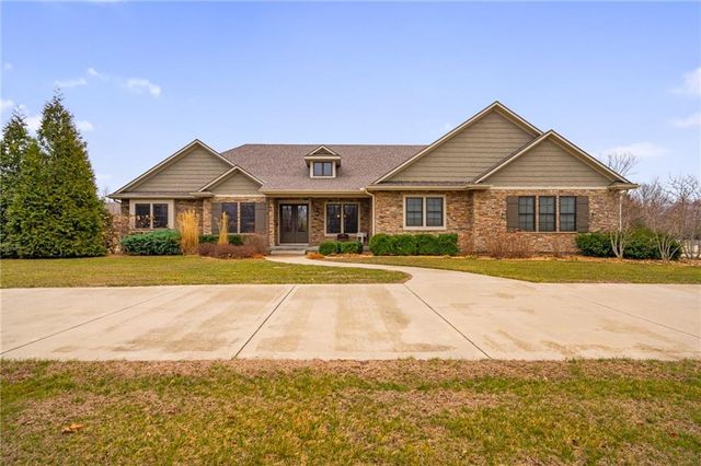 3565 W 193 Street, Stilwell, KS 66085