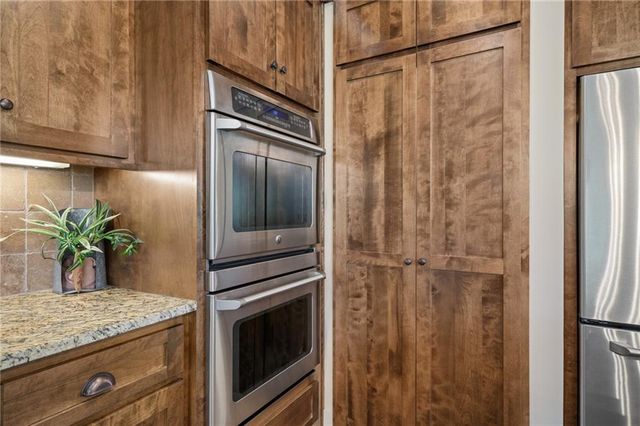 3565 W 193 Street, Stilwell, KS 66085