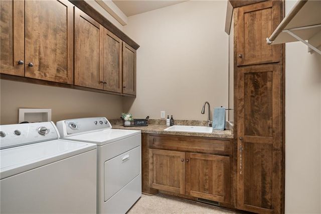 3565 W 193 Street, Stilwell, KS 66085