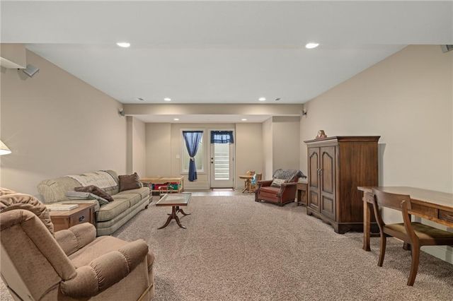 3565 W 193 Street, Stilwell, KS 66085