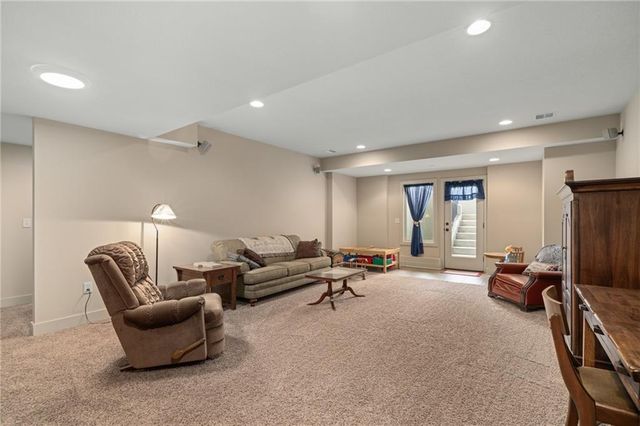 3565 W 193 Street, Stilwell, KS 66085