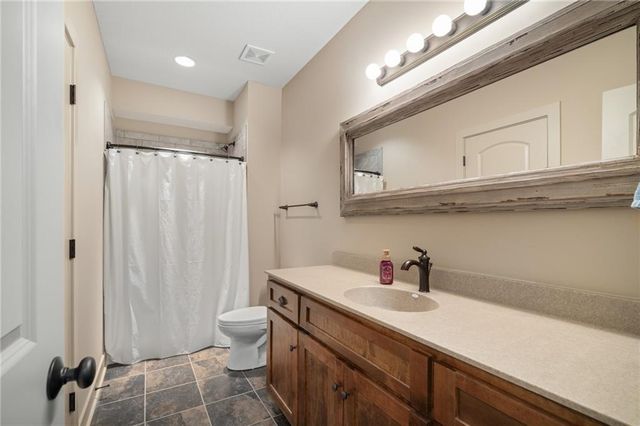 3565 W 193 Street, Stilwell, KS 66085