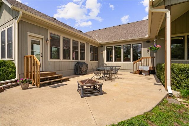3565 W 193 Street, Stilwell, KS 66085