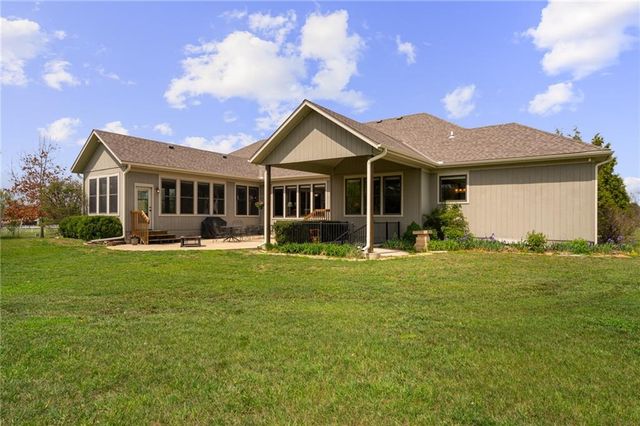3565 W 193 Street, Stilwell, KS 66085