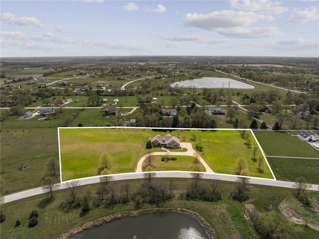 3565 W 193 Street, Stilwell, KS 66085