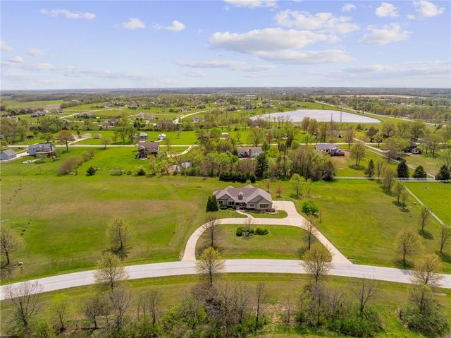 3565 W 193 Street, Stilwell, KS 66085