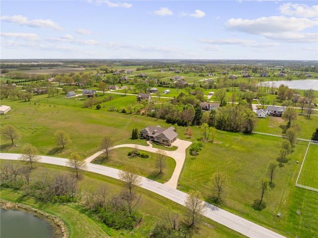 3565 W 193 Street, Stilwell, KS 66085