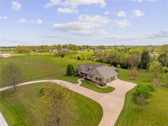 3565 W 193 Street, Stilwell, KS 66085