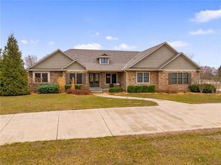 3565 W 193 Street, Stilwell, KS 66085