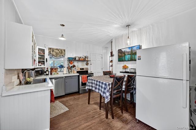 214 State Route 32 S, New Paltz, NY 12561