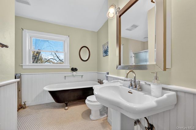 214 State Route 32 S, New Paltz, NY 12561