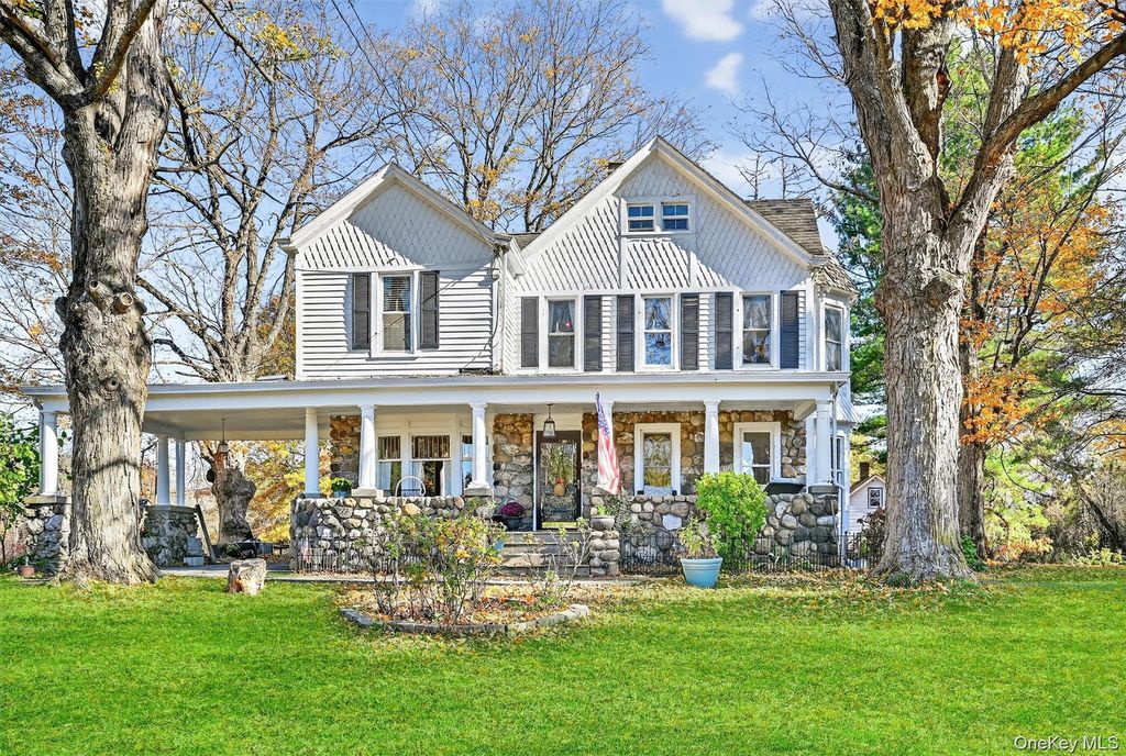 214 State Route 32 S, New Paltz, NY 12561