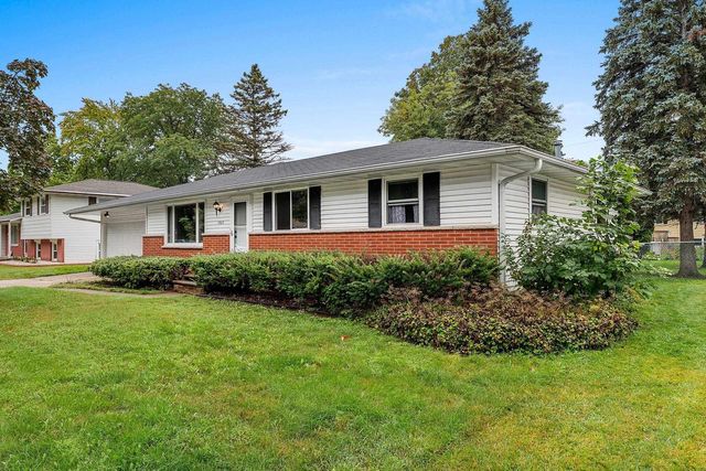 1315 APRIL LANE, Green Bay, WI 54304