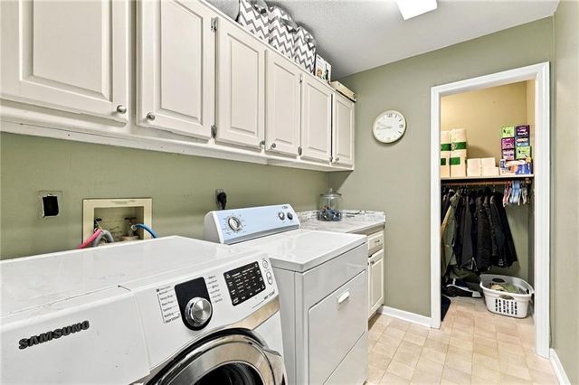 304 SW Green Teal Street, Lee's Summit, MO 64082
