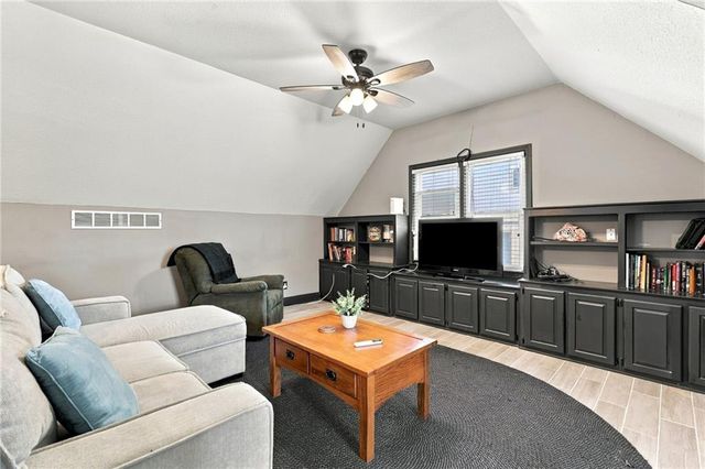 304 SW Green Teal Street, Lee's Summit, MO 64082