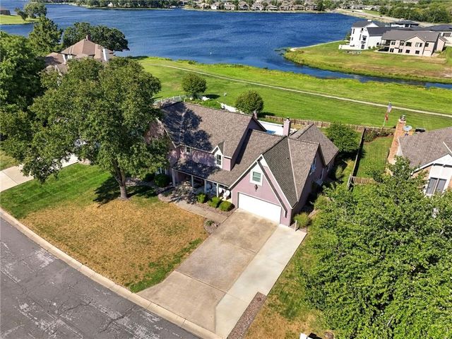304 SW Green Teal Street, Lee's Summit, MO 64082