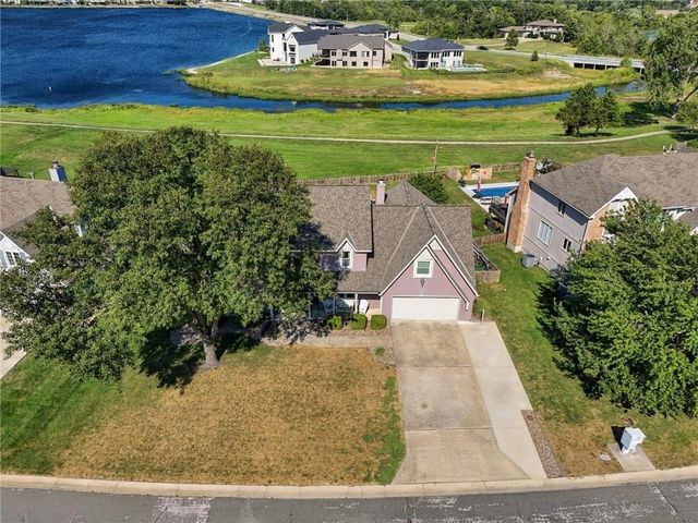 304 SW Green Teal Street, Lee's Summit, MO 64082