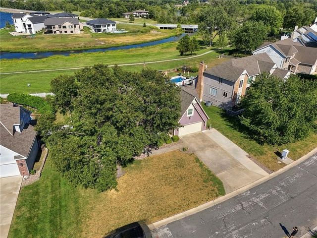 304 SW Green Teal Street, Lee's Summit, MO 64082