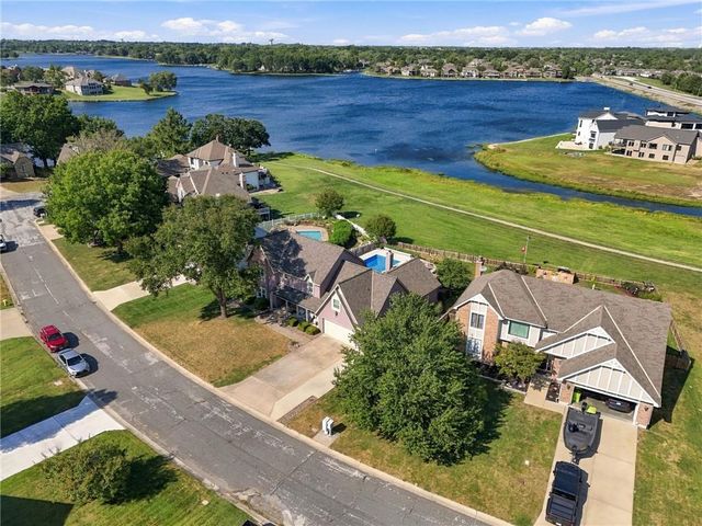 304 SW Green Teal Street, Lee's Summit, MO 64082
