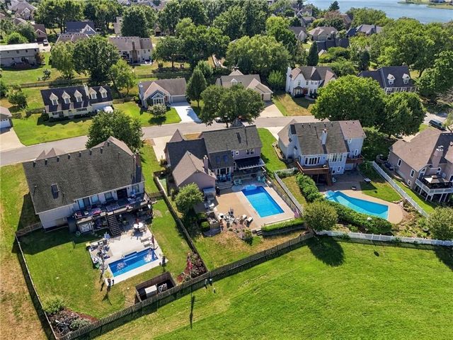304 SW Green Teal Street, Lee's Summit, MO 64082