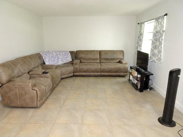 213 SE 3rd Avenue 2a, Boynton Beach, FL 33435