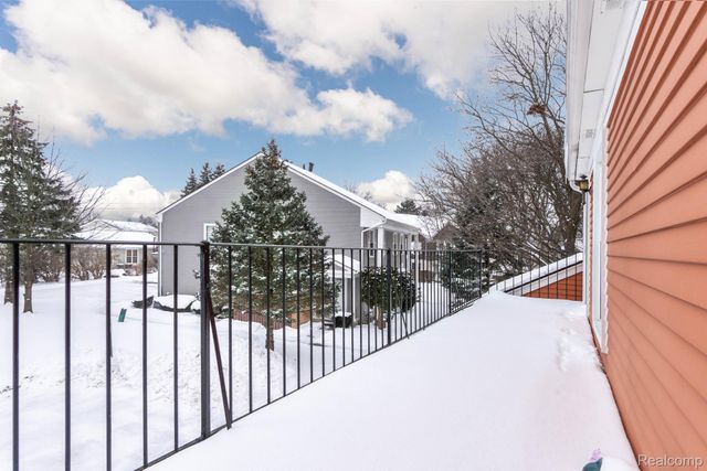 23493 Stonehenge Boulevard, Novi, MI 48375