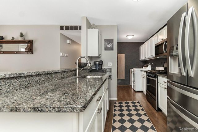 23493 Stonehenge Boulevard, Novi, MI 48375