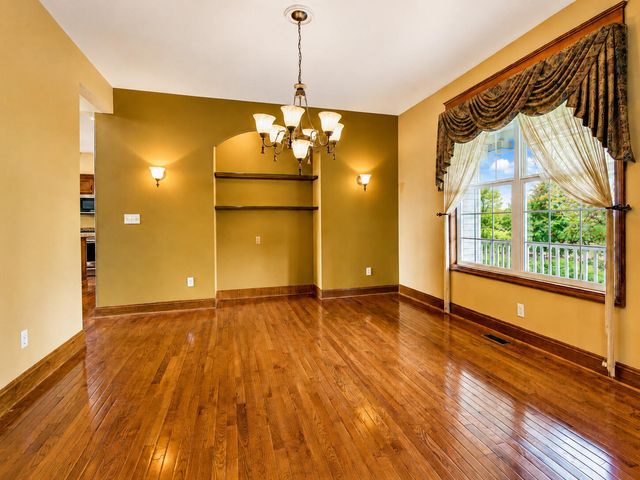 37 Covington Drive, Valparaiso, IN 46385