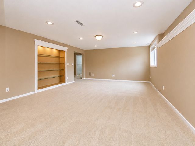 37 Covington Drive, Valparaiso, IN 46385