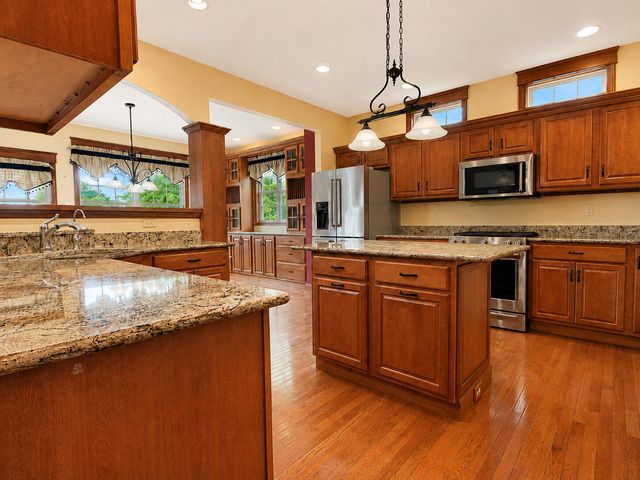 37 Covington Drive, Valparaiso, IN 46385