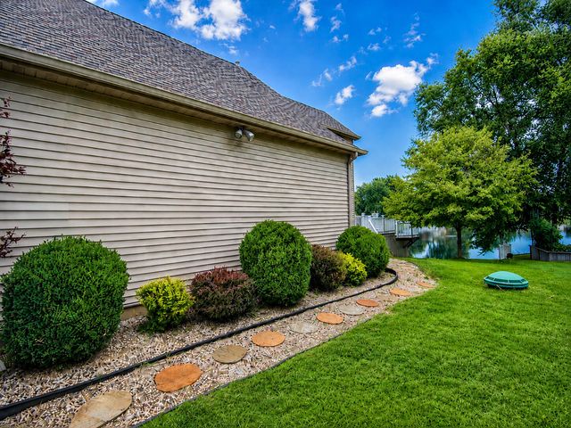 37 Covington Drive, Valparaiso, IN 46385