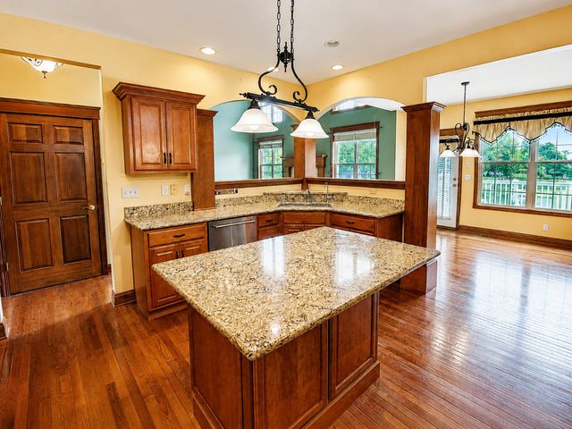 37 Covington Drive, Valparaiso, IN 46385