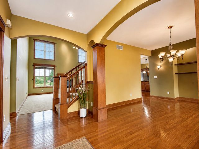 37 Covington Drive, Valparaiso, IN 46385