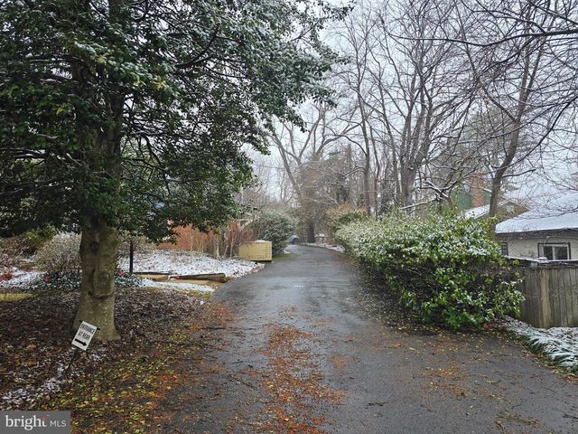 1608 CHAIN BRIDGE RD, Mclean, VA 22101