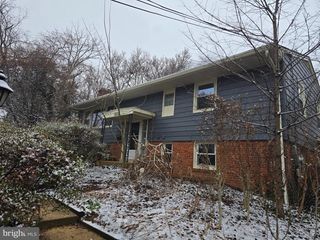 1608 CHAIN BRIDGE RD, Mclean, VA 22101