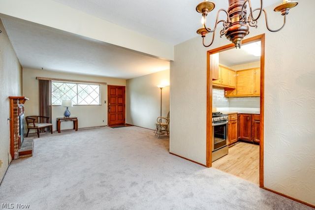 684 Sherwood Drive, Aurora, OH 44202