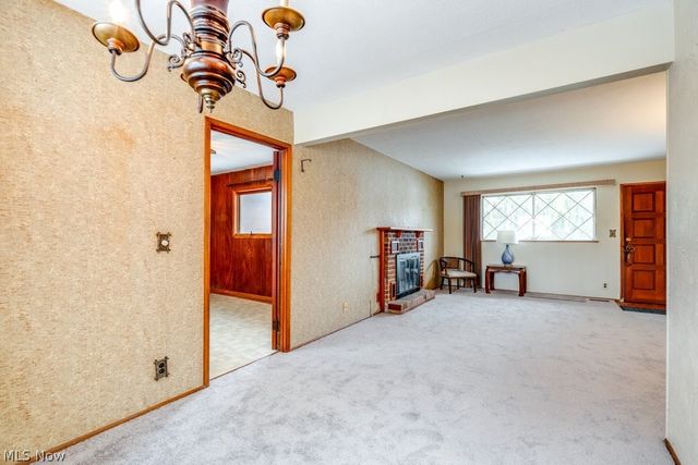 684 Sherwood Drive, Aurora, OH 44202