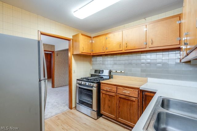 684 Sherwood Drive, Aurora, OH 44202