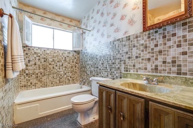 684 Sherwood Drive, Aurora, OH 44202