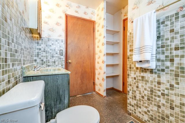 684 Sherwood Drive, Aurora, OH 44202