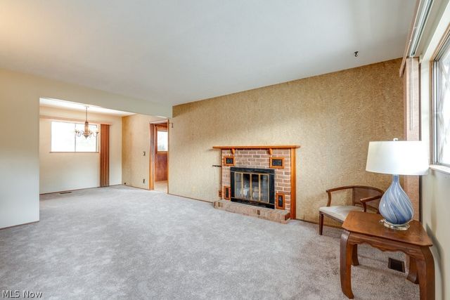 684 Sherwood Drive, Aurora, OH 44202