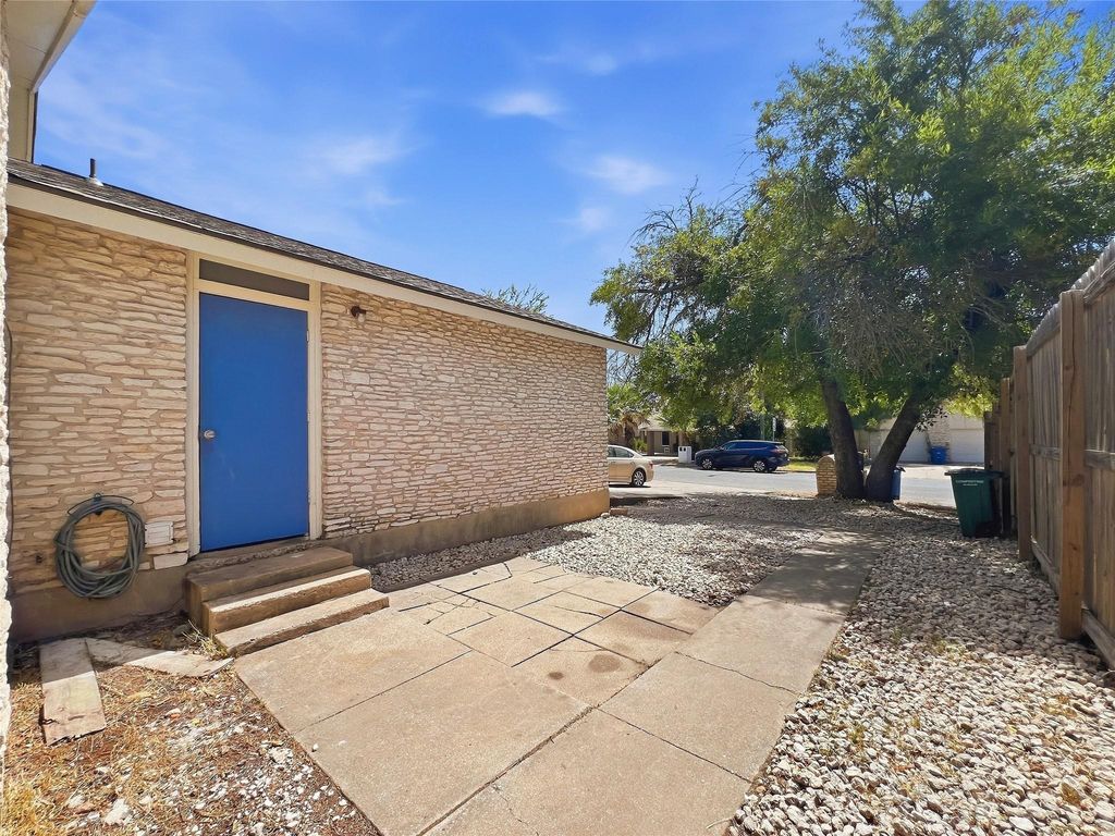 1012 Fieldwood DR A, Austin, TX 78758
