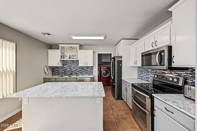 10609 W DALEY Lane, Peoria, AZ 85383