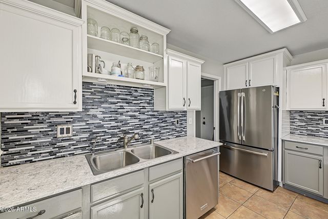 10609 W DALEY Lane, Peoria, AZ 85383