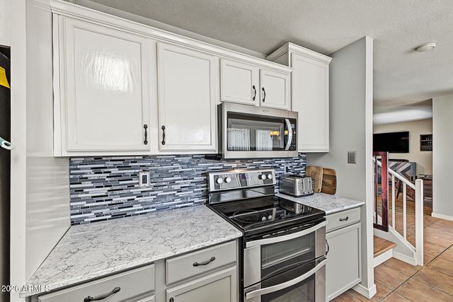 10609 W DALEY Lane, Peoria, AZ 85383