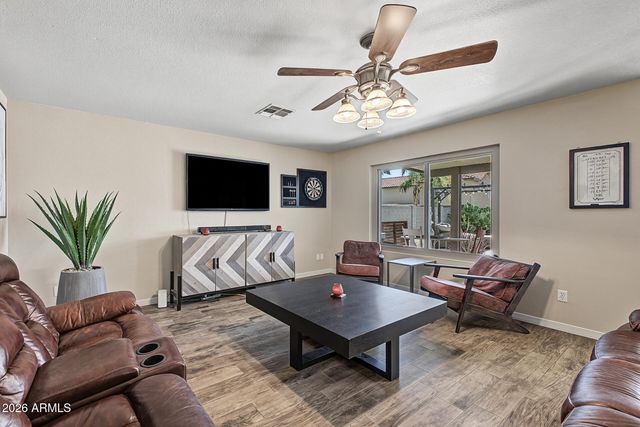 10609 W DALEY Lane, Peoria, AZ 85383