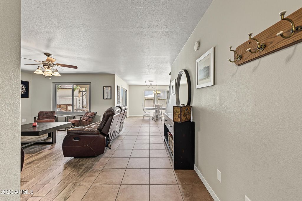 10609 W DALEY Lane, Peoria, AZ 85383 — photo 5
